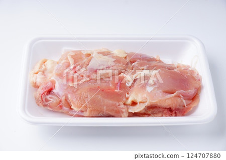 Raw young chicken thighs 124707880