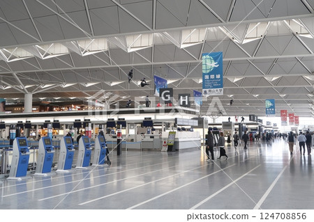 Check-in counters with baggage tag issuing machines 124708856