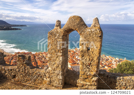 Archaeological remains  124709021