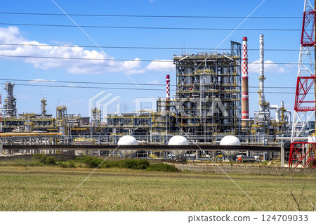 Oil, gas and petrochemical refinery factory 124709033