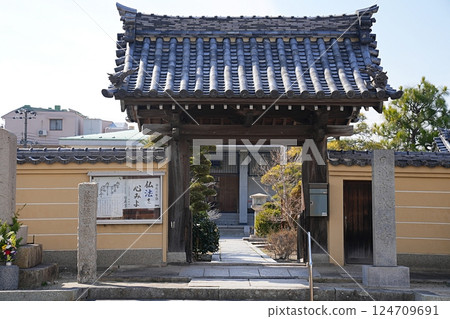 Honryuji Temple, Akashi, Hyogo (late spring) 124709691