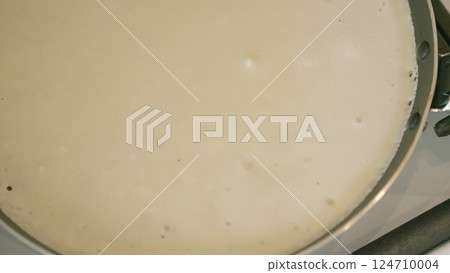 Learn how to prepare a creamy sauce on a gas stove in an easy and delicious way Learn how to prepare a creamy sauce on a gas stove in an easy and delicious way 124710004