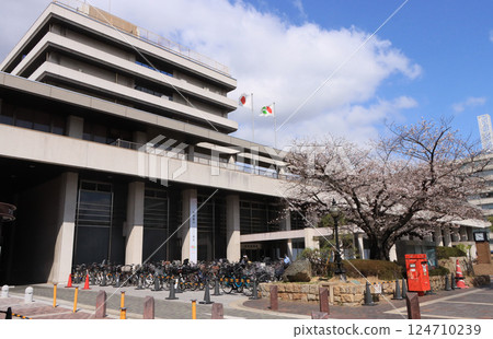 西宮市西宮市役所入口附近 124710239