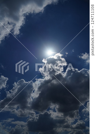當你看著天空中飄浮的雲朵時，你開始看到一些東西 124711108