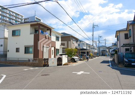 [Osaka Prefecture] March - Quiet residential area 124711192