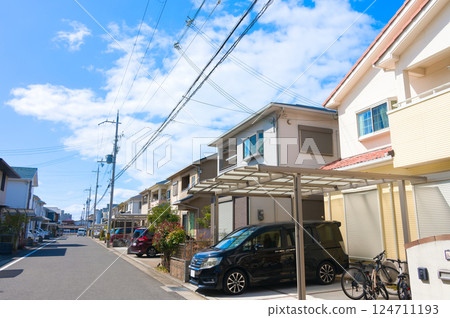 [Osaka Prefecture] March - Quiet residential area 124711193
