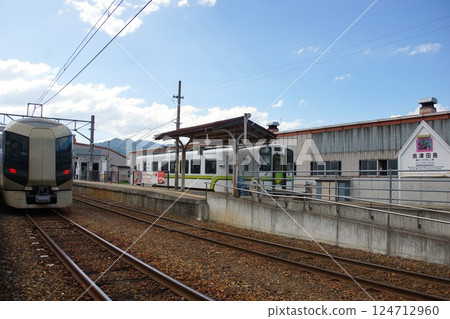 會津鐵道風景:會津但馬站(Liberty會津、鐵路巴士柴油車) 會津鐵道風景:會津但馬站(Liberty會津、鐵路巴士柴油車) 124712960