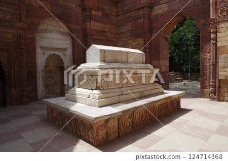 India: World Heritage Site, Qutub Minar and its Monuments in Delhi India: World Heritage Site, Qutub Minar and its Monuments in Delhi 124714368