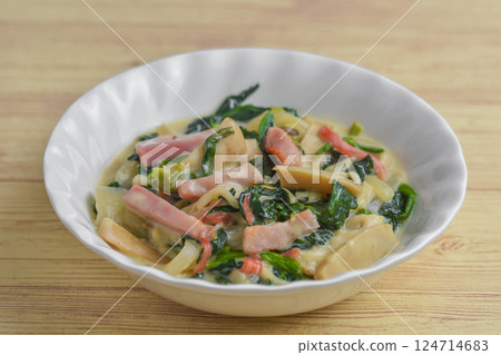 奶油醬菠菜培根 124714683