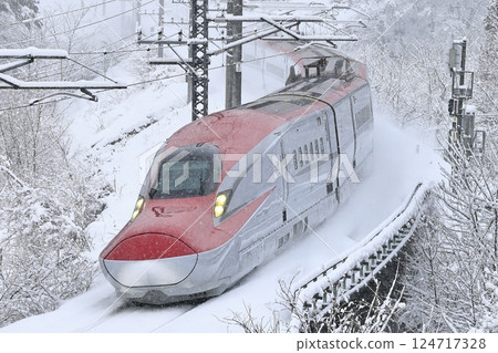 Akita Shinkansen in the snow Akita Shinkansen in the snow 124717328
