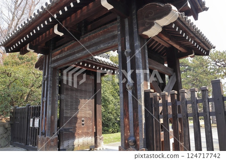 京都皇宮門 124717742