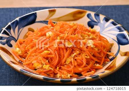 Okinawan cuisine, stir-fried carrots, stir-fried carrots. Okinawan cuisine, stir-fried carrots, stir-fried carrots. 124718015