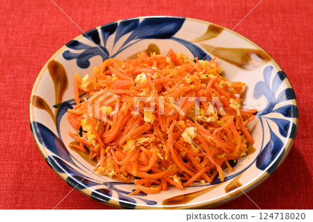 Okinawan cuisine, stir-fried carrots, stir-fried carrots. Okinawan cuisine, stir-fried carrots, stir-fried carrots. 124718020