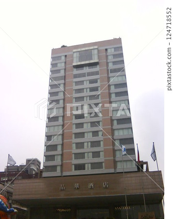 台灣台北-11.18.2012:中山區的台北晶華酒店大樓 124718552