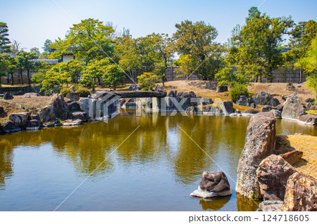 [Kyoto Scenery] Nijo Castle Ninomaru Garden in early spring 124718605