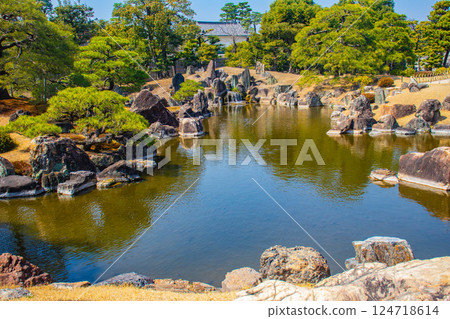 [京都風景] 初春的二城二之丸庭園 124718614