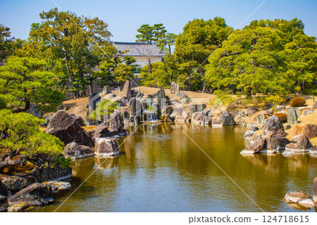 [京都風景] 初春的二城二之丸庭園 124718615