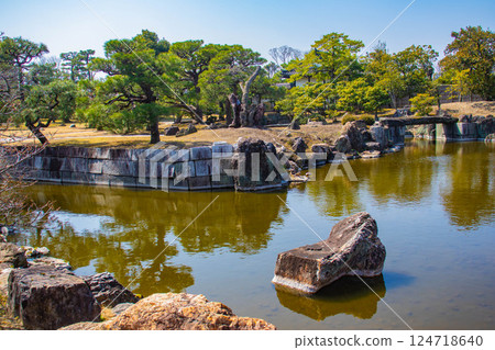 [京都風景] 初春的二城二之丸庭園 124718640