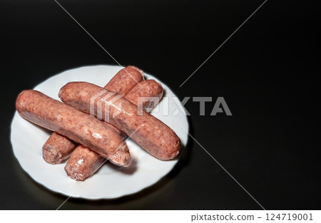 Minced pork and chicken sausages, ready for grilling 124719001