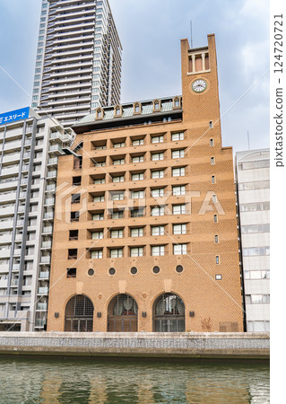 三世證券總部大樓(生活建築博物館)由永田雄三設計的磚砌建築(古典與現代結合) 三世證券總部大樓(生活建築博物館)由永田雄三設計的磚砌建築(古典與現代結合) 124720721