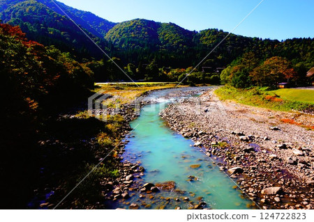 莊川匯合橋 吊橋 荻町合掌村 世界遺產 白川鄉茅草屋頂 莊川匯合橋 吊橋 荻町合掌村 世界遺產 白川鄉茅草屋頂 124722823