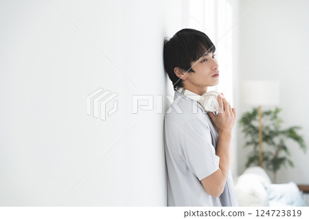 Male portrait　 124723819