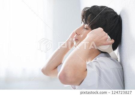 Male portrait　 124723827