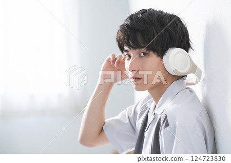 Male portrait　 124723830