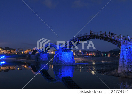 錦帶橋：夜間點亮的櫻花 124724995