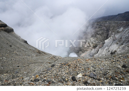 麻生太郎的火山口 124725239