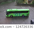 旅遊巴士停在停車場 124726336