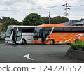 旅遊巴士停在停車場 124726552