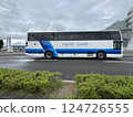 旅遊巴士駛離停車場 124726555