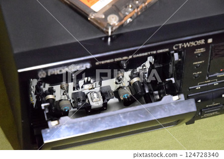 Cassette Deck Pioneer CT-w505r. cassette deck exterior. 124728340