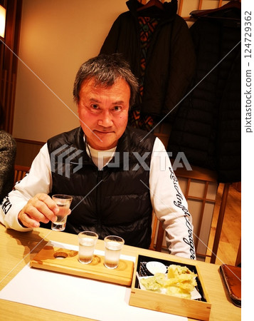 Man drinking sake tasting set 124729362