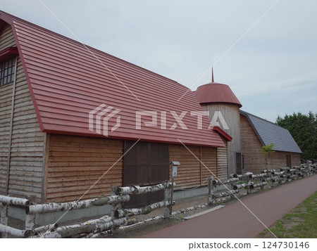 木製筒倉與木屋風景_音更 木製筒倉與木屋風景_音更 124730146