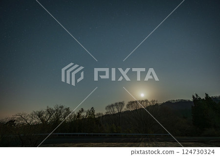 Beautiful spring starry sky over Mt. Daisen in Tottori, Japan 124730324