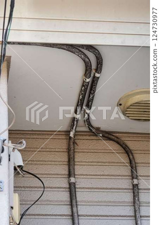 Dirt on the power cable 124730977