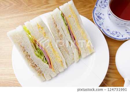 Mixed sandwich 124731991