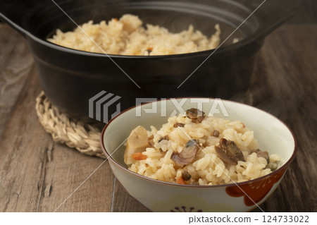 Clam rice cooked in a clay pot served in a rice bowl Clam rice cooked in a clay pot served in a rice bowl 124733022