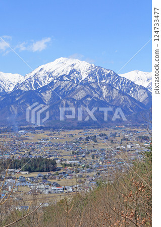 信濃大町初春:從靈聖寺眺望的山景 信濃大町初春:從靈聖寺眺望的山景 124733477