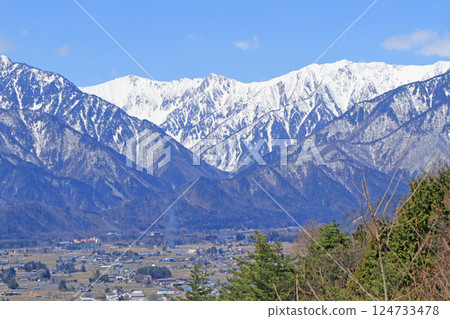 Early spring in Shinano Omachi: Mountain view from Reishoji Temple 124733478
