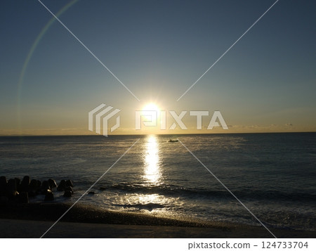 清晨日出 124733704