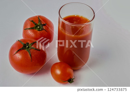 新鮮的西紅柿 新鮮的西紅柿 124733875