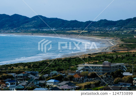 從千葉縣立山市平浦千葉縣立山野鳥森林望去的海岸 124733899