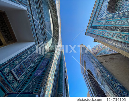 The towering mausoleums of Shah-i-Zinda 124734103
