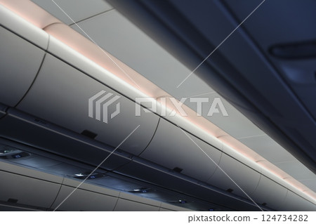 飛機機艙 124734282