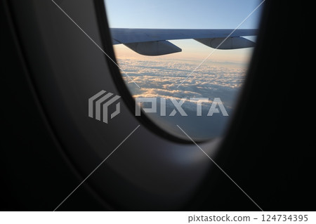 飛機窗戶 124734395