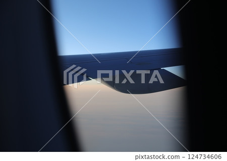 飛機機翼 124734606