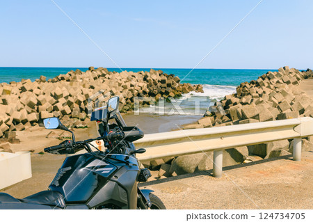 Coastline bike tour 124734705